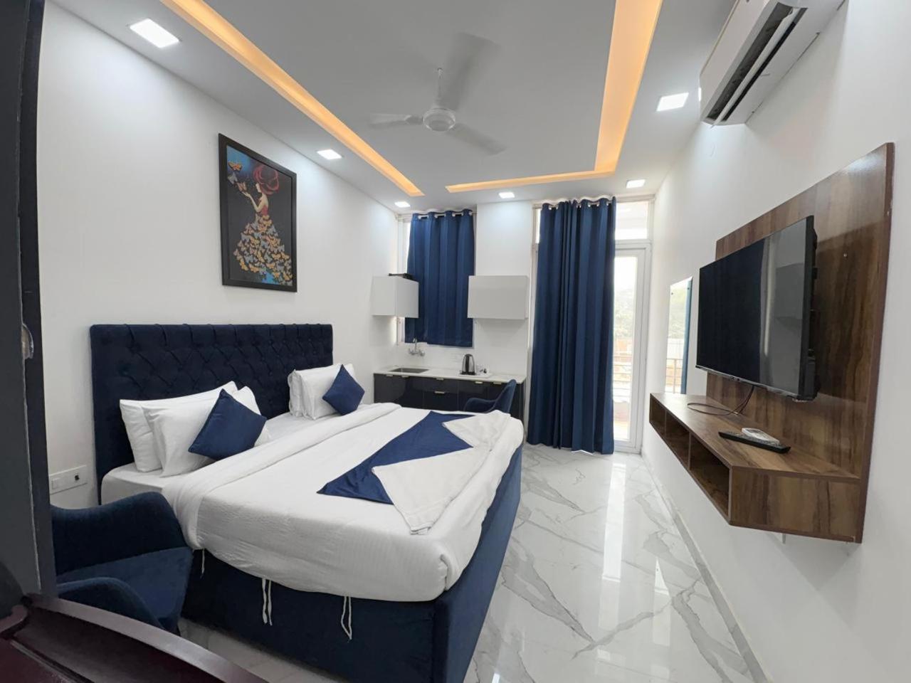 Pacific Inn Eco Central Gurgaon Exterior photo