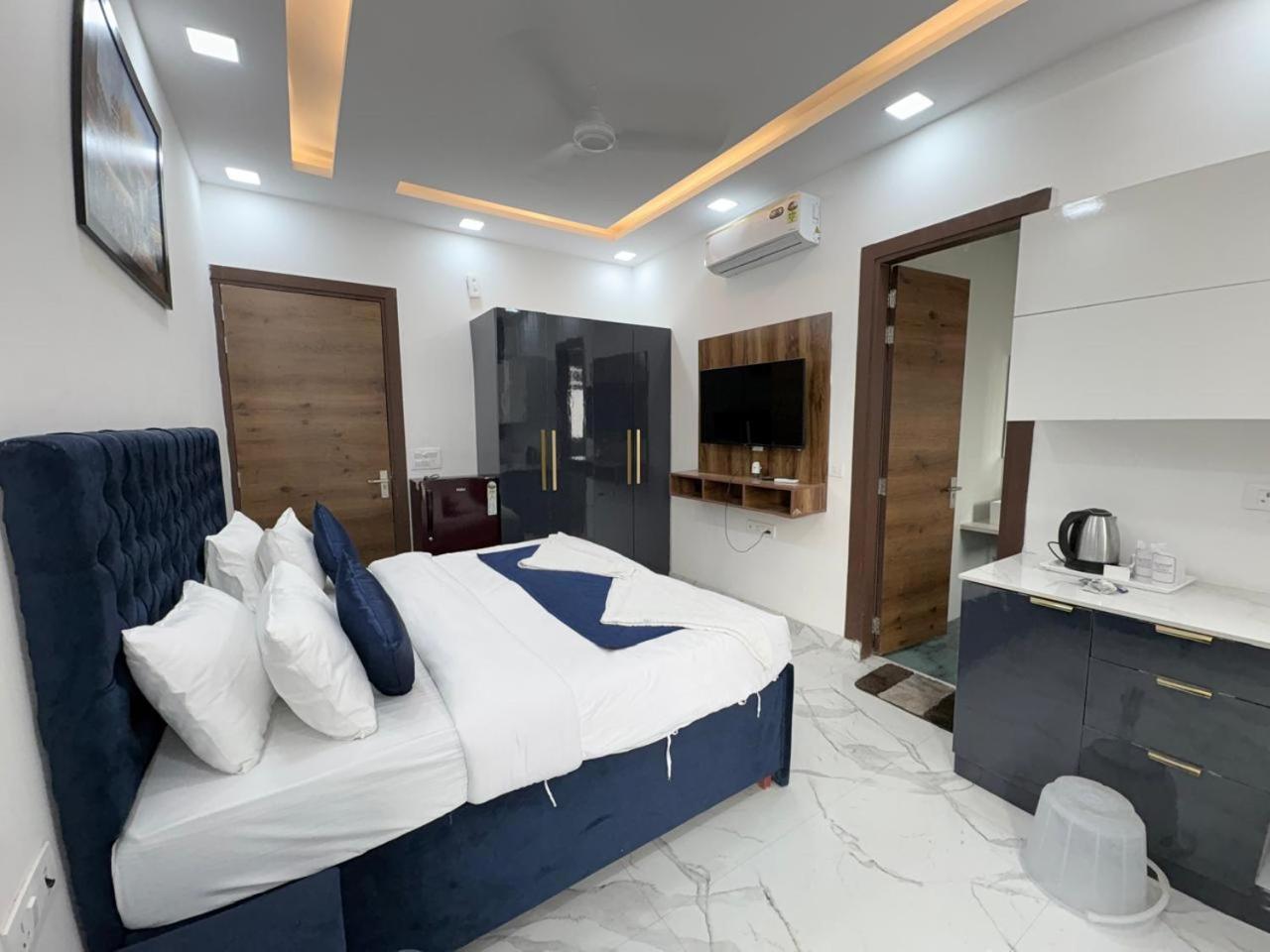 Pacific Inn Eco Central Gurgaon Exterior photo