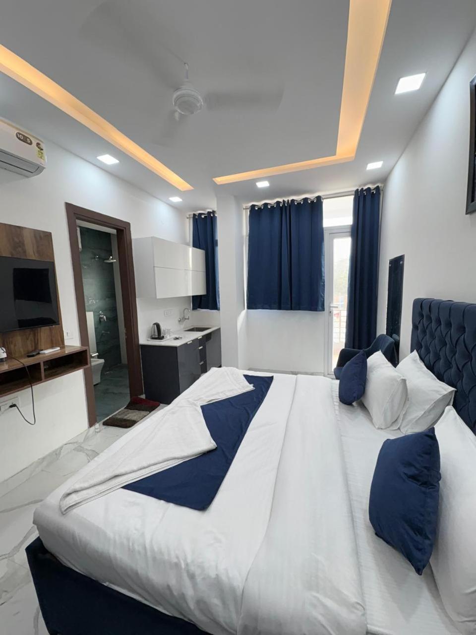 Pacific Inn Eco Central Gurgaon Exterior photo