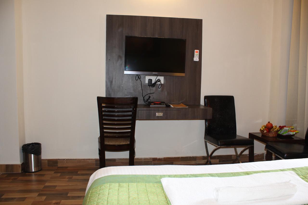 Pacific Inn Eco Central Gurgaon Exterior photo